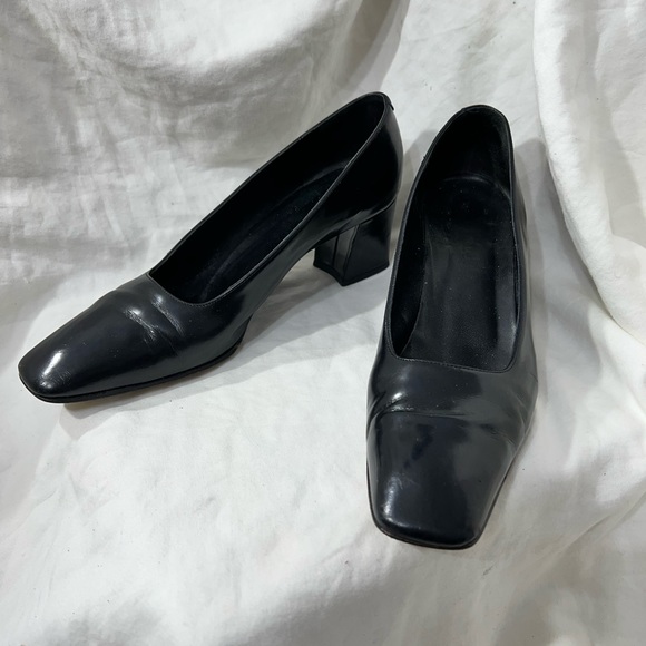 LOMA LEATHER SHOE SIZE 7 1/2” AA HEEL HEIGHT IS 2” INCHES. FOR ANY OCCASION.. - Picture 4 of 16